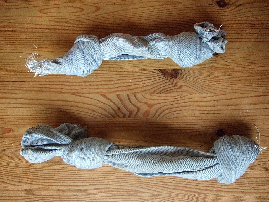 Zerrspiel aus Hose gebastelt